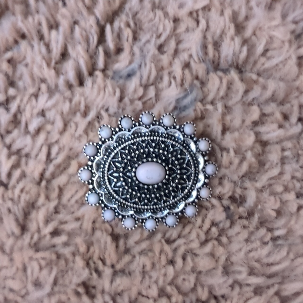 Paparazzi cute silver ring